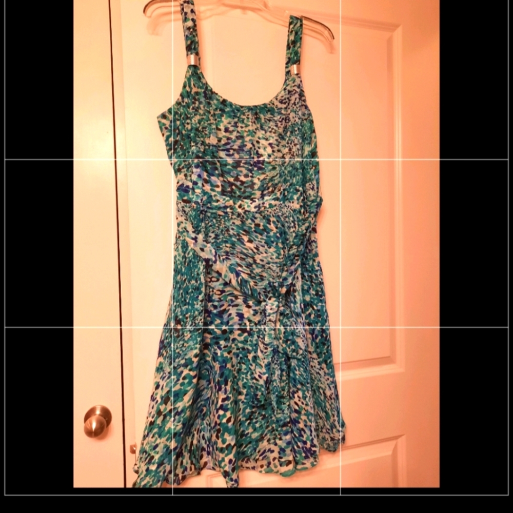 Lovely, flattering sleeveless dress